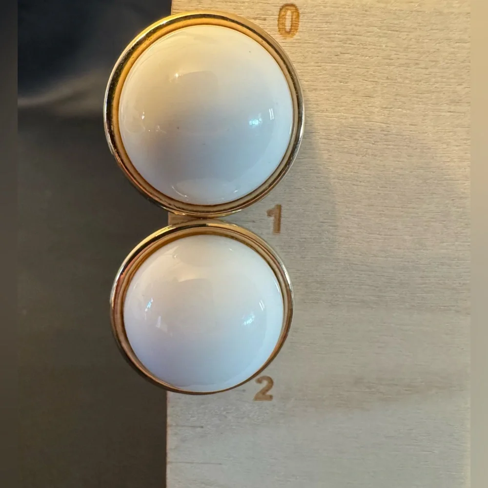 Vintage Sarah Coventry White Lucite Clip On Earrings Gold Tone 1970s - EUC